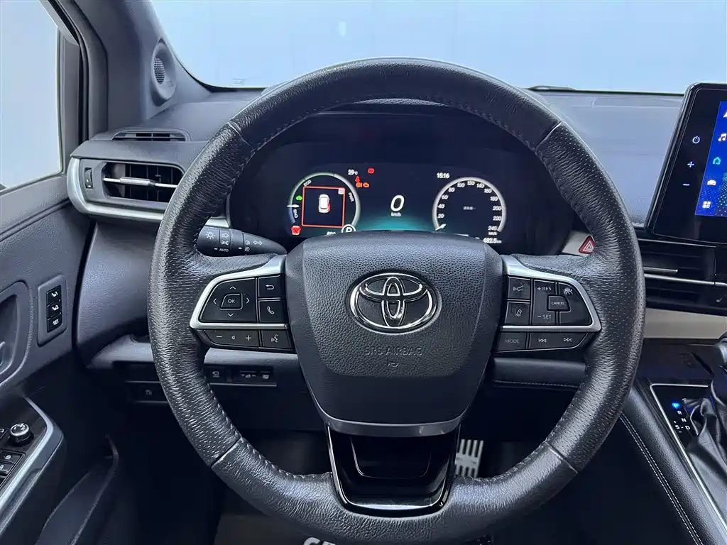 Toyota Granvia — фото 15