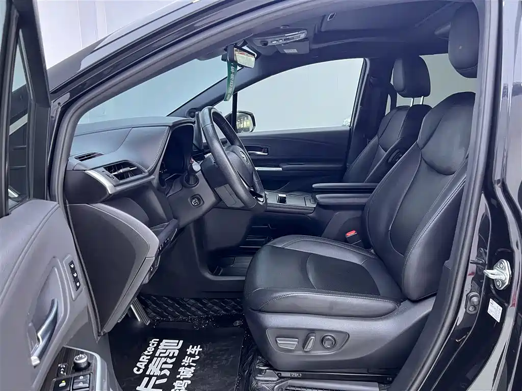 Toyota Granvia — фото 17