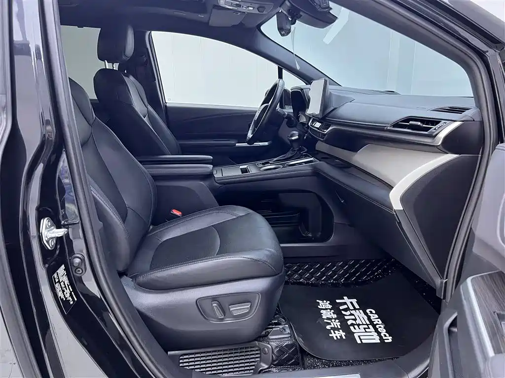 Toyota Granvia — фото 18