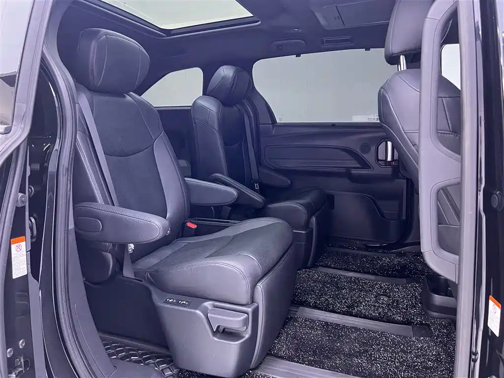 Toyota Granvia — фото 19