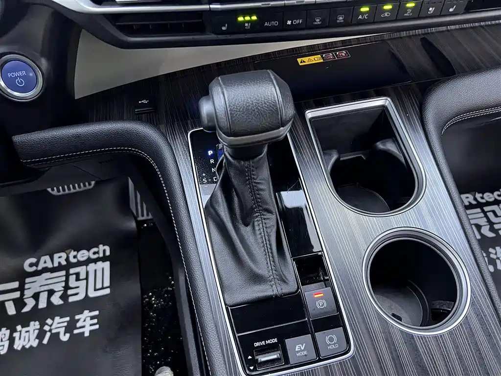 Toyota Granvia — фото 20