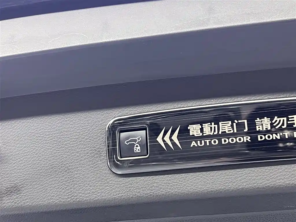 Toyota Granvia — фото 21