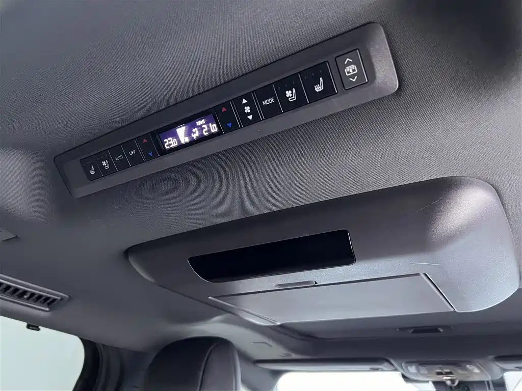 Toyota Granvia — фото 22