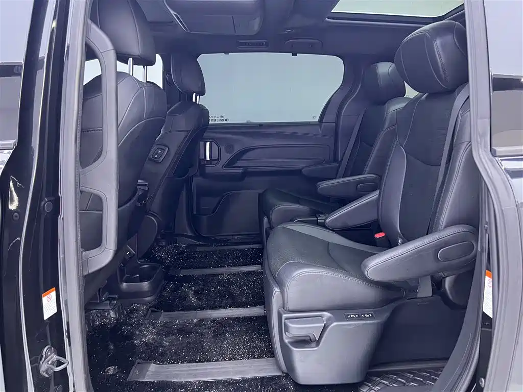 Toyota Granvia — фото 23