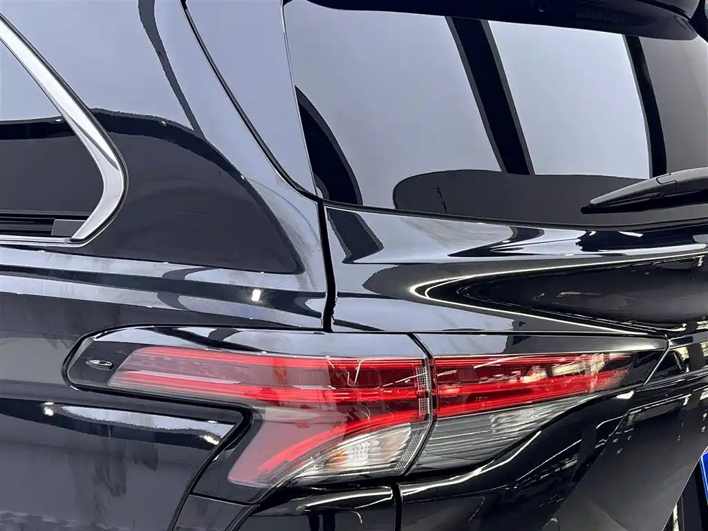 Toyota Granvia — фото 9