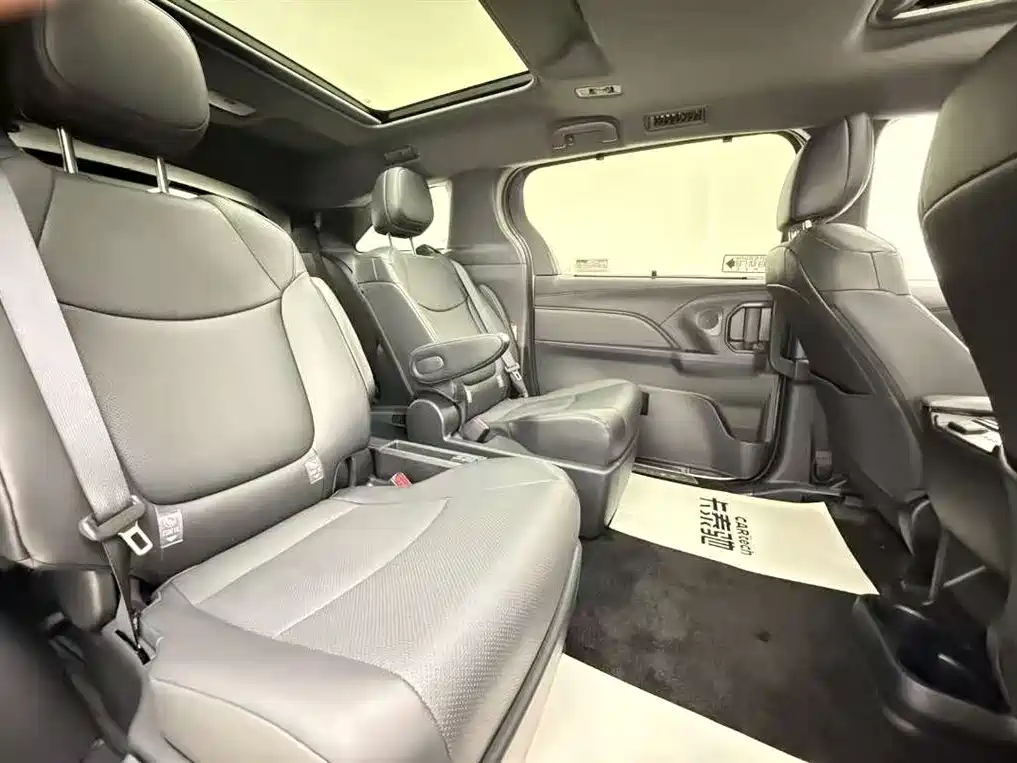 Toyota Granvia — фото 8