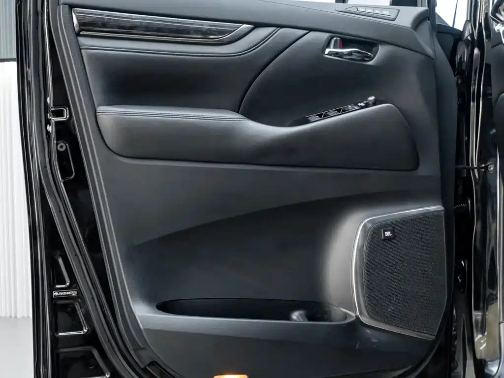 Toyota Vellfire — фото 22