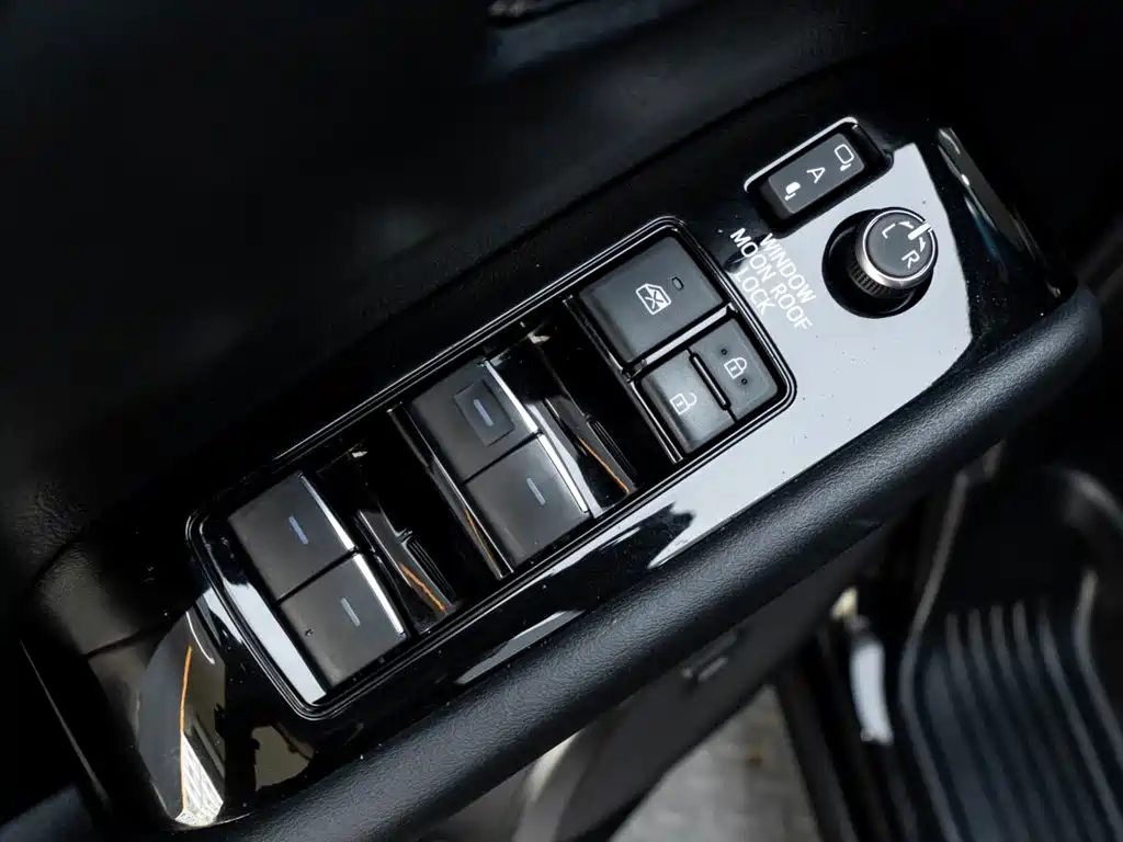Toyota Vellfire — фото 24