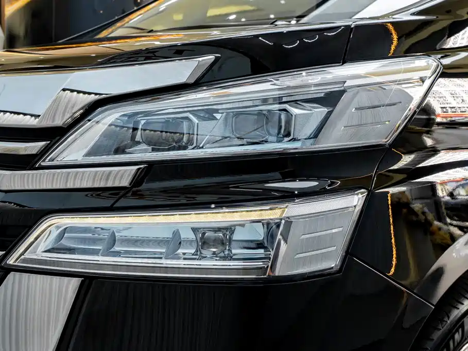 Toyota Vellfire — фото 8