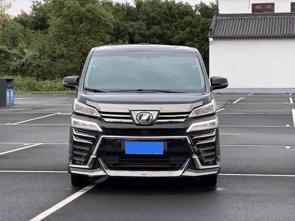 Toyota Vellfire — фото 2