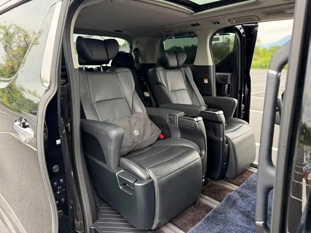 Toyota Vellfire — фото 18