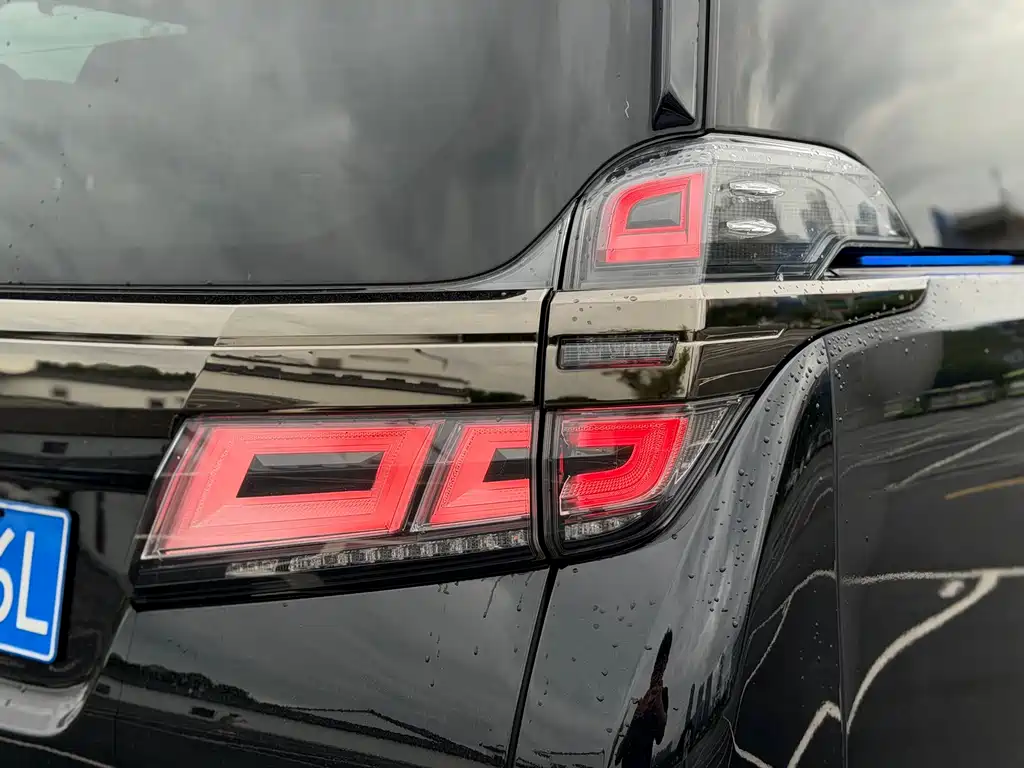 Toyota Vellfire — фото 22