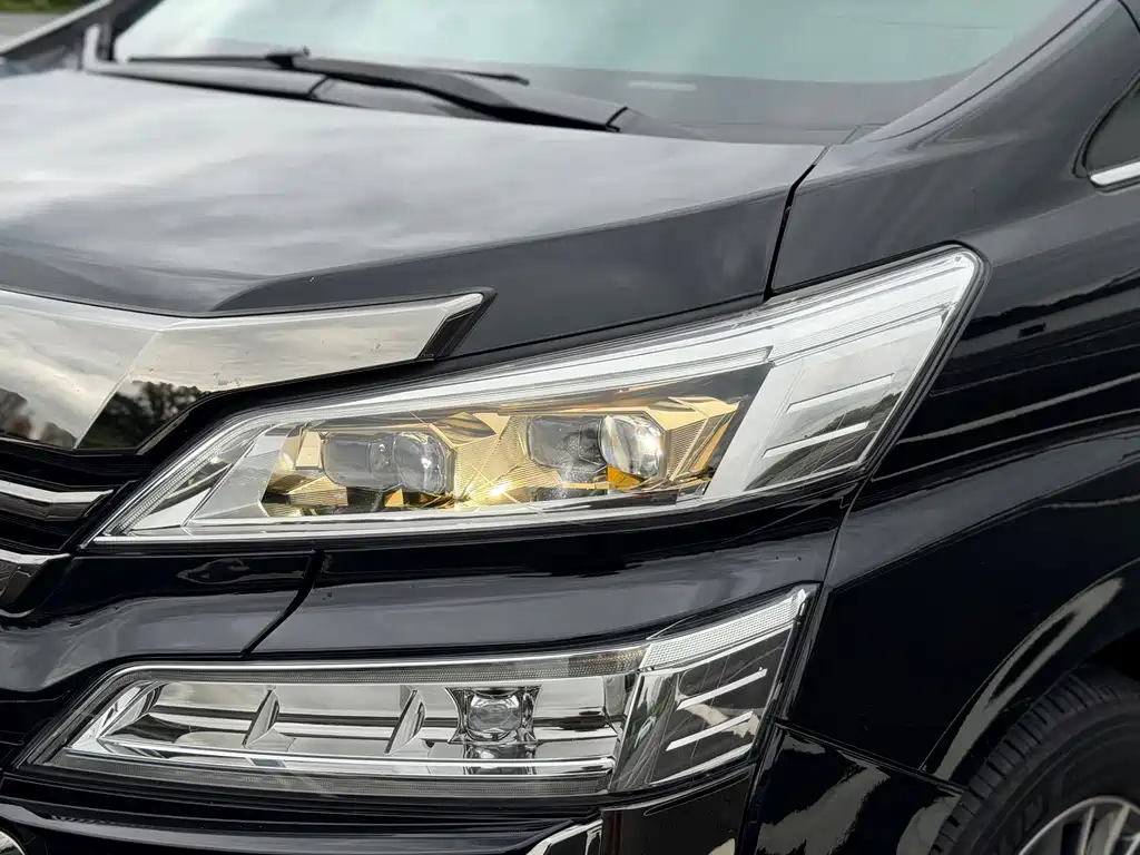 Toyota Vellfire — фото 23