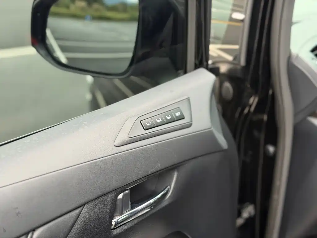 Toyota Vellfire — фото 24