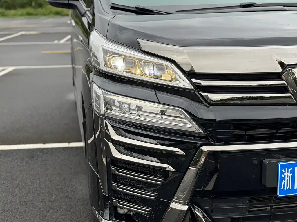 Toyota Vellfire — фото 26