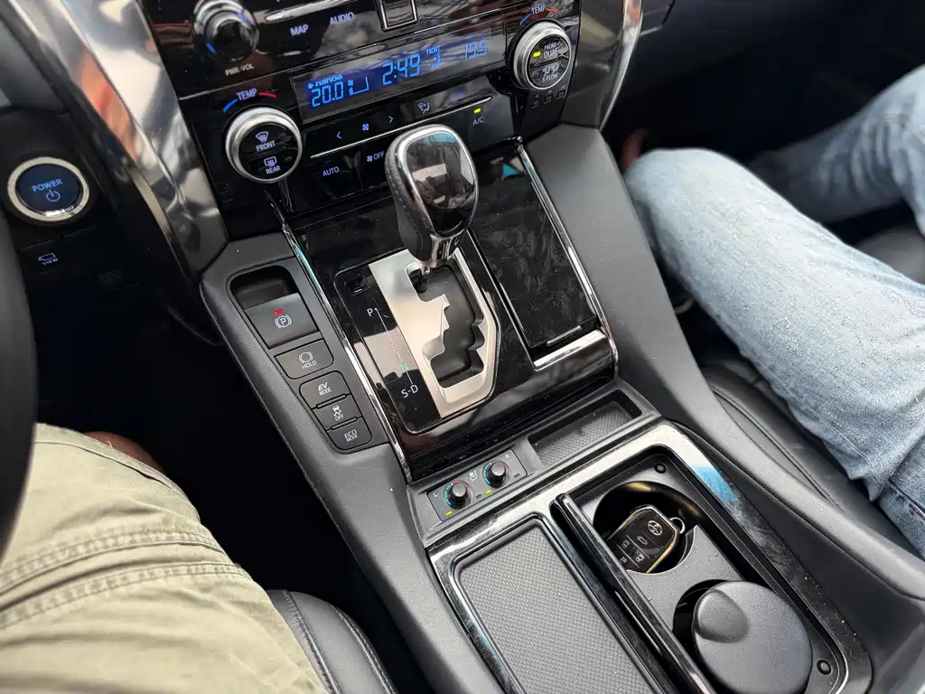Toyota Vellfire — фото 29