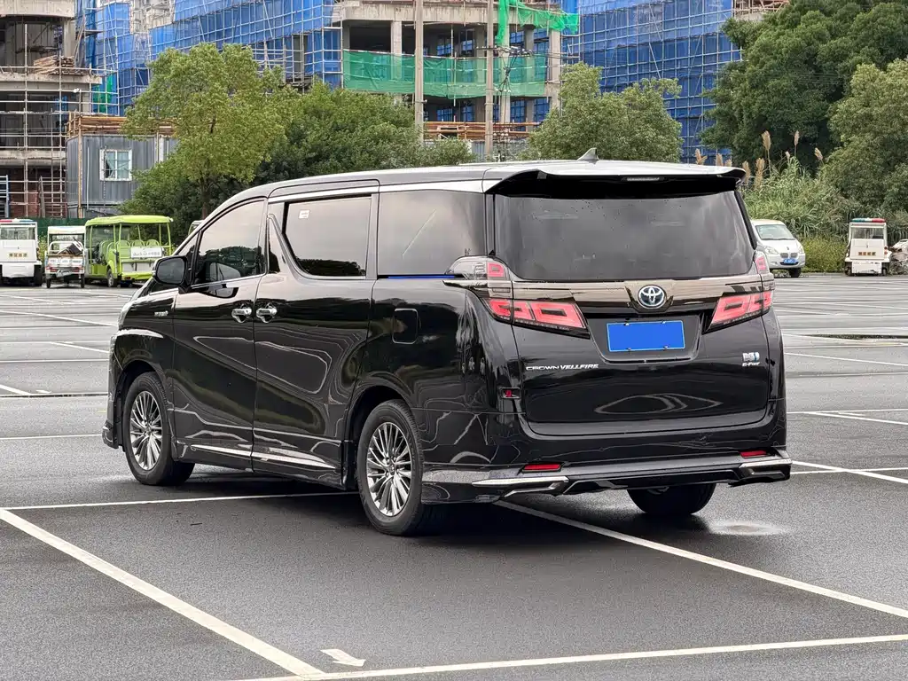 Toyota Vellfire — фото 4