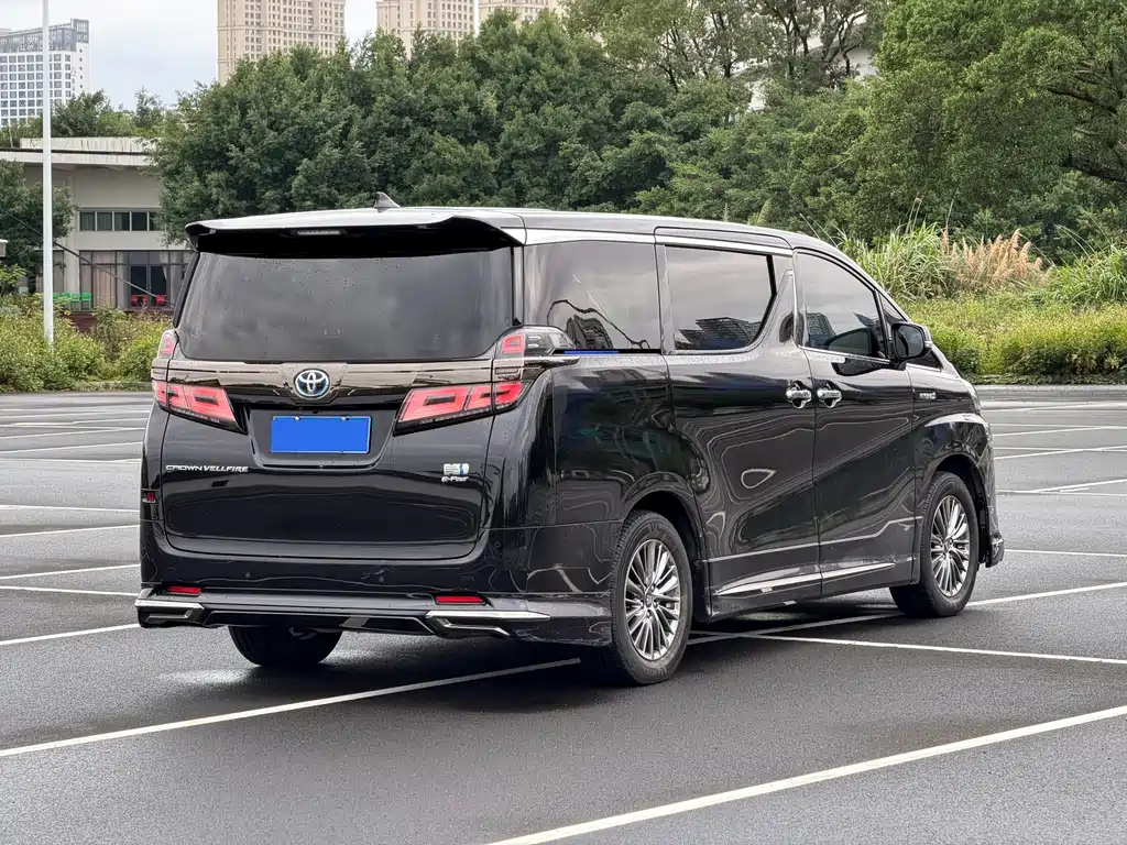 Toyota Vellfire — фото 6