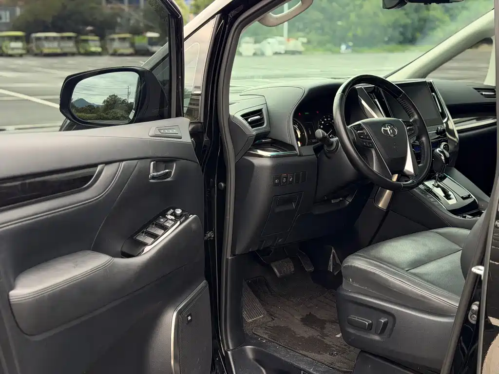 Toyota Vellfire — фото 7