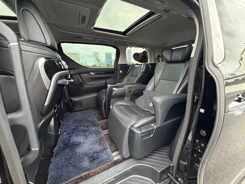 Toyota Vellfire — фото 9