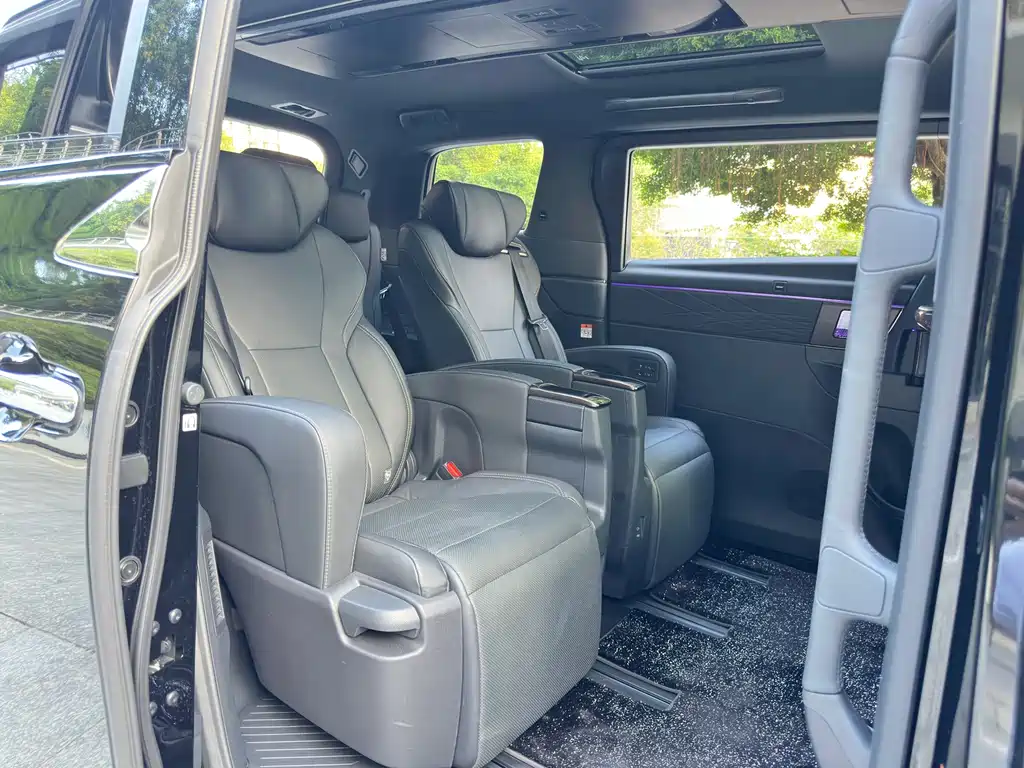 Toyota Alphard — фото 5