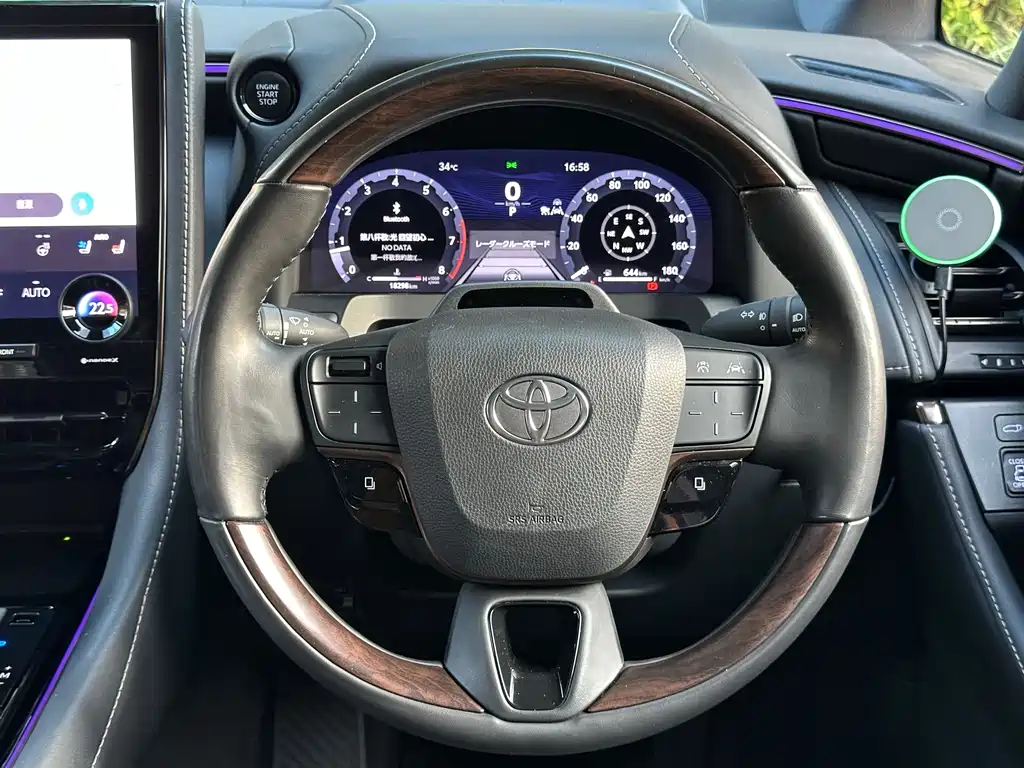 Toyota Alphard — фото 9