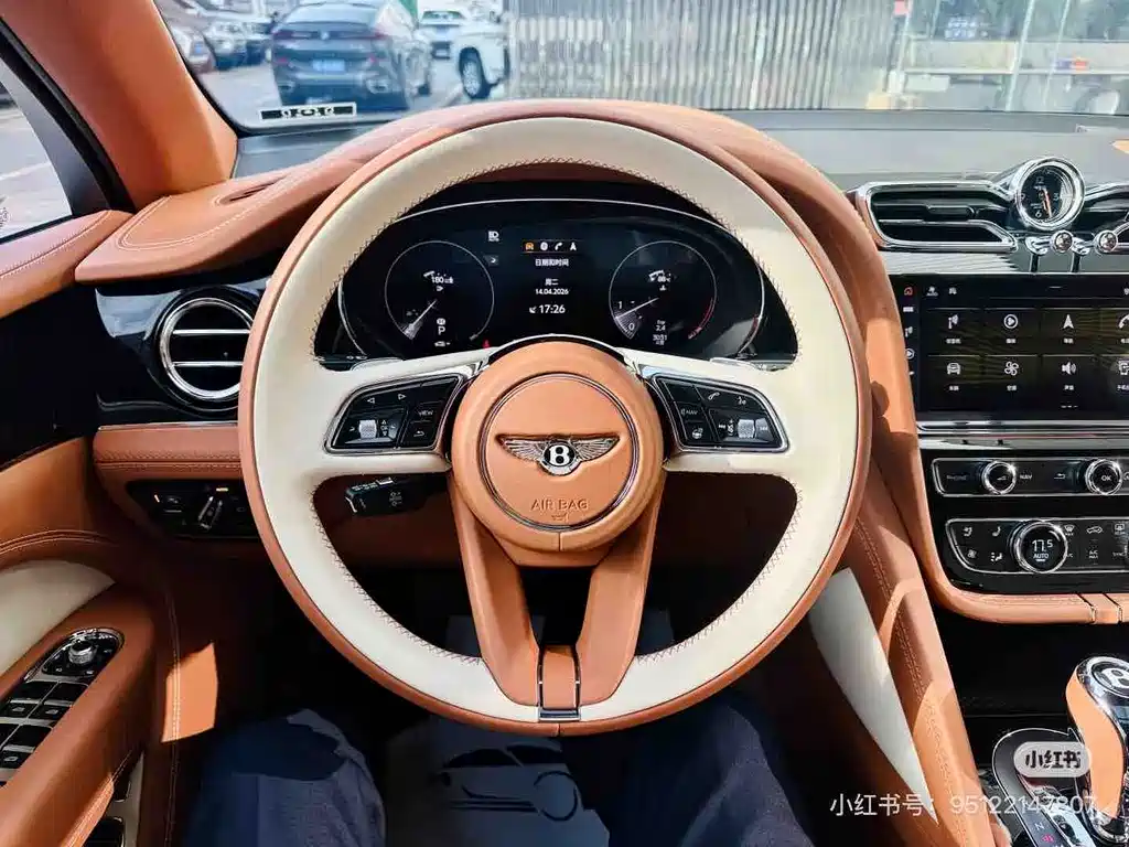 Bentley Bentayga — фото 13