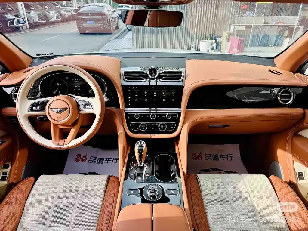 Bentley Bentayga — фото 15