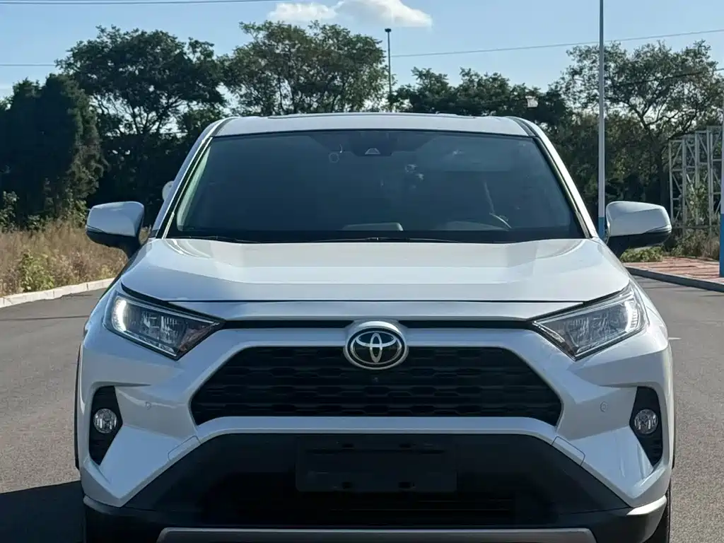 Toyota RAV4 — фото 2