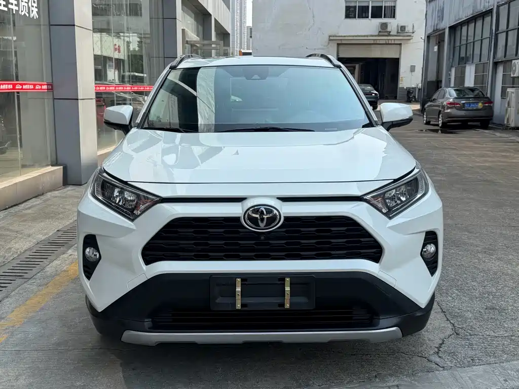 Toyota RAV4 — фото 3
