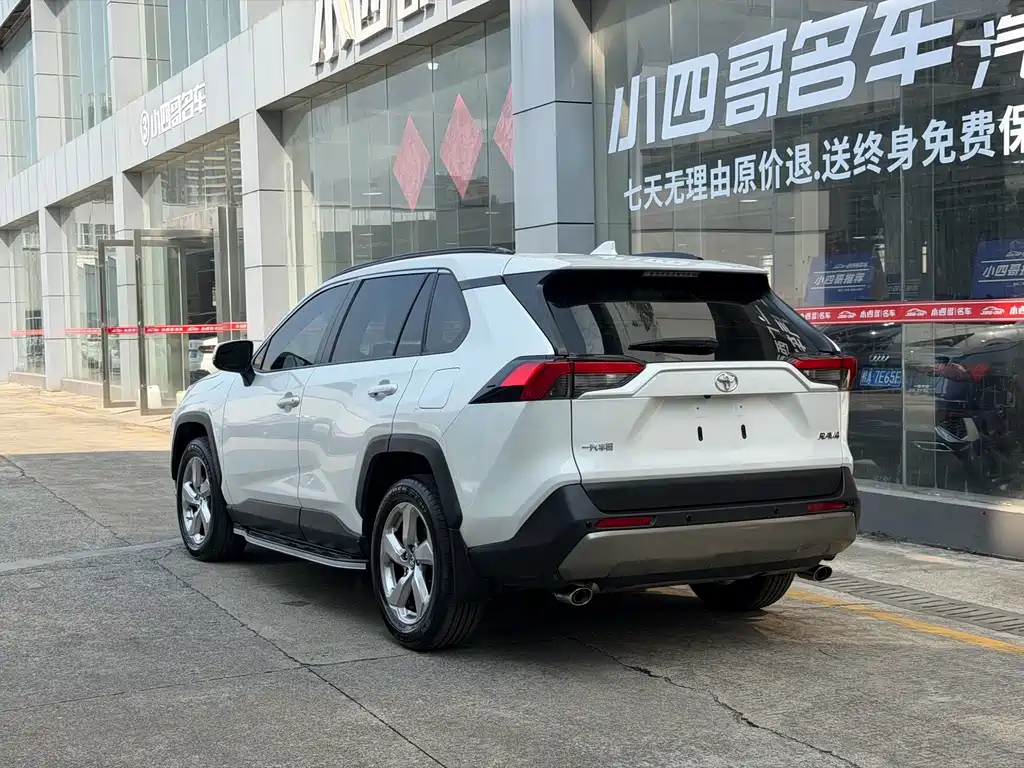Toyota RAV4 — фото 9