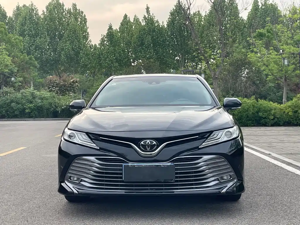 Toyota Camry — фото 2
