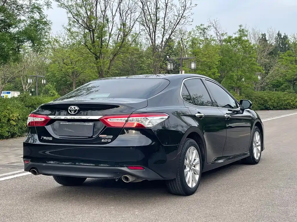 Toyota Camry — фото 4