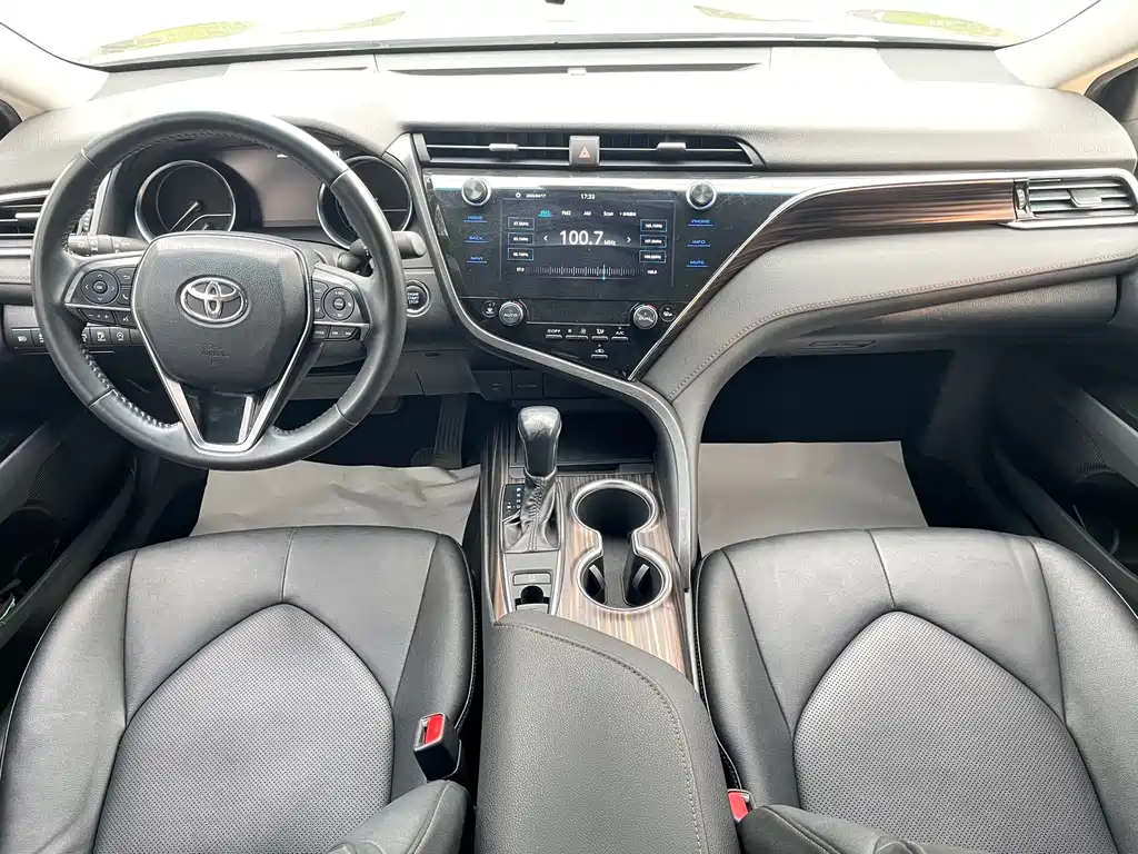Toyota Camry — фото 7