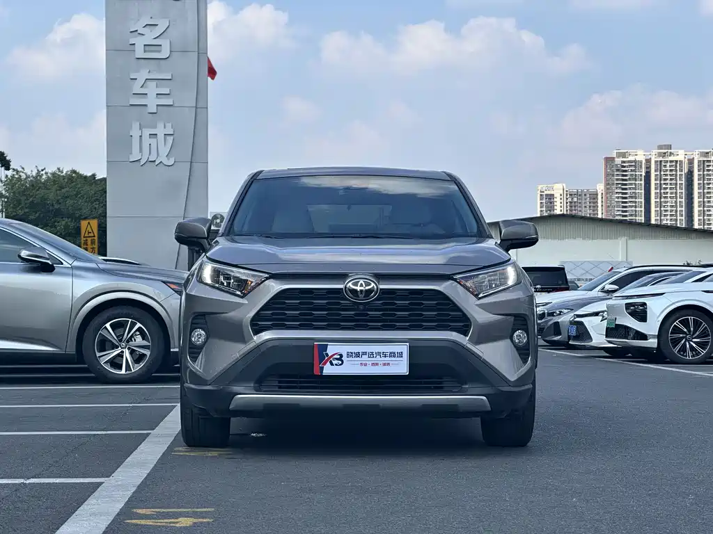 Toyota RAV4 — фото 2