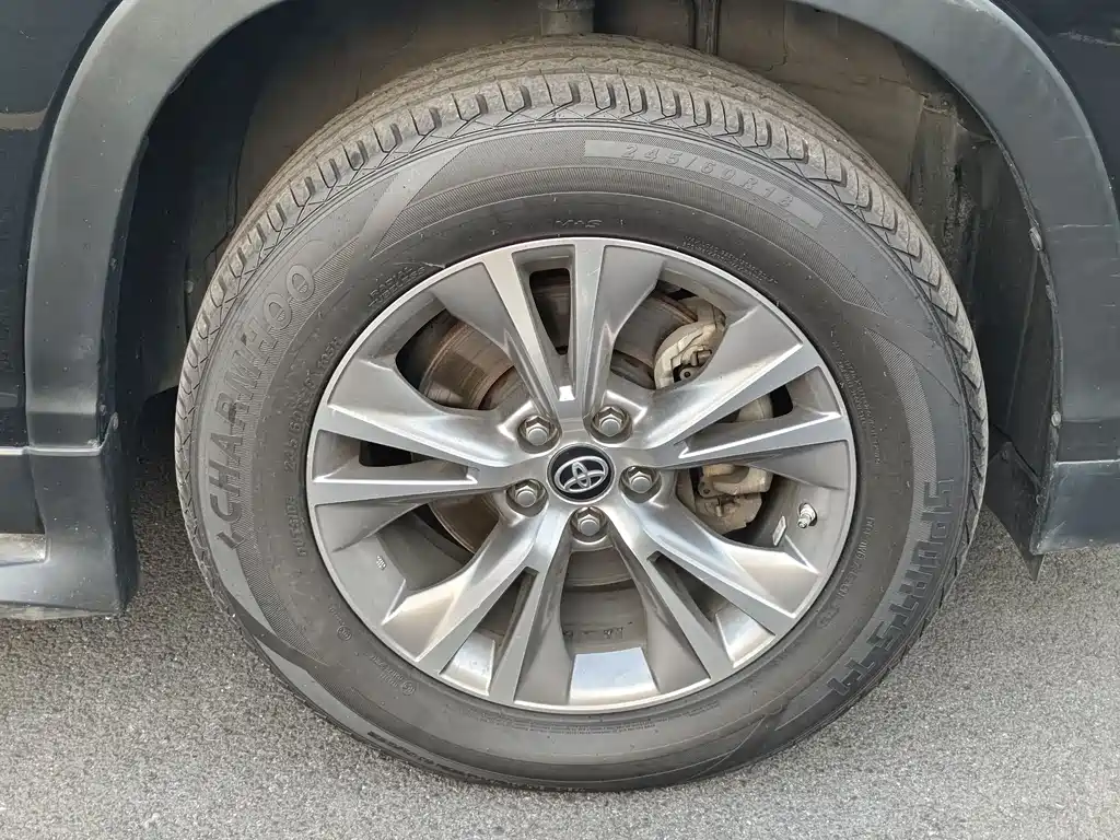 Toyota Highlander — фото 13