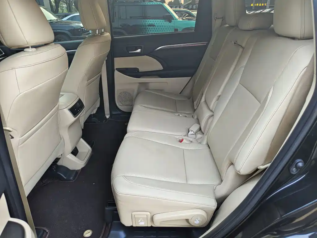 Toyota Highlander — фото 17