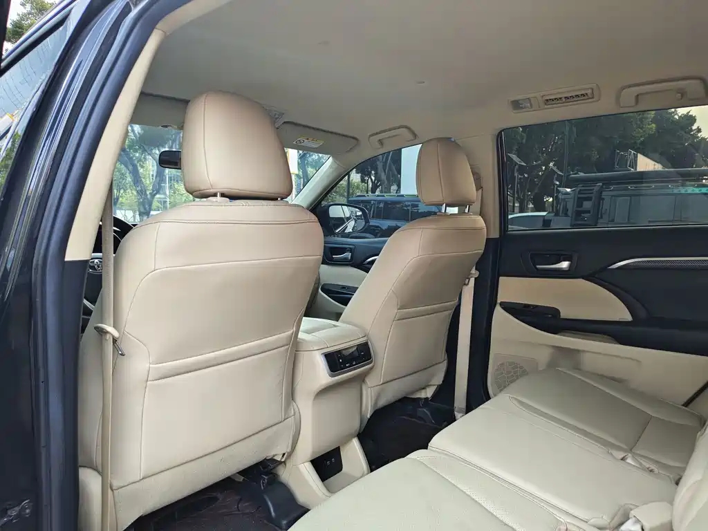 Toyota Highlander — фото 18