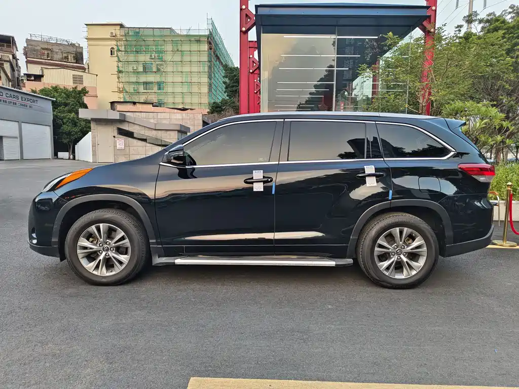 Toyota Highlander — фото 4