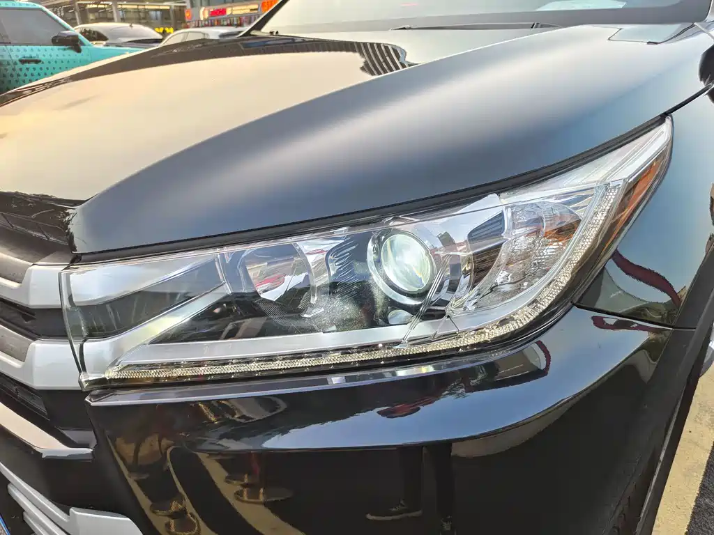 Toyota Highlander — фото 10