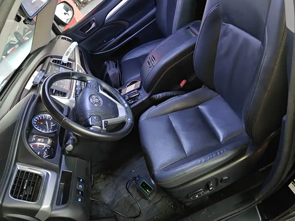 Toyota Highlander — фото 14