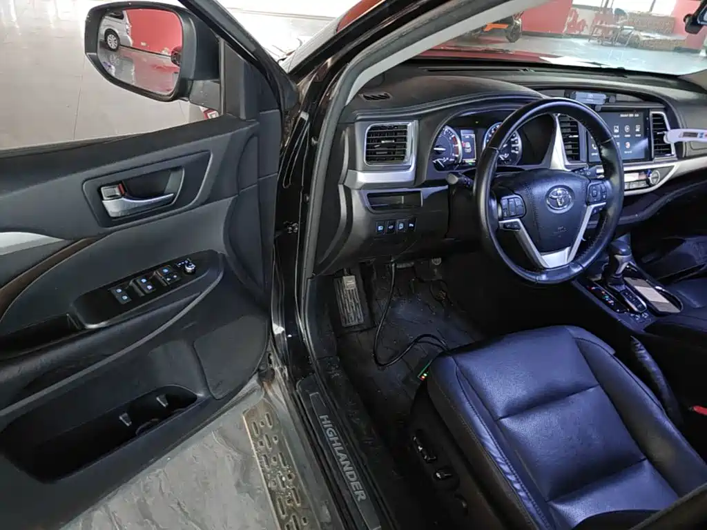 Toyota Highlander — фото 15