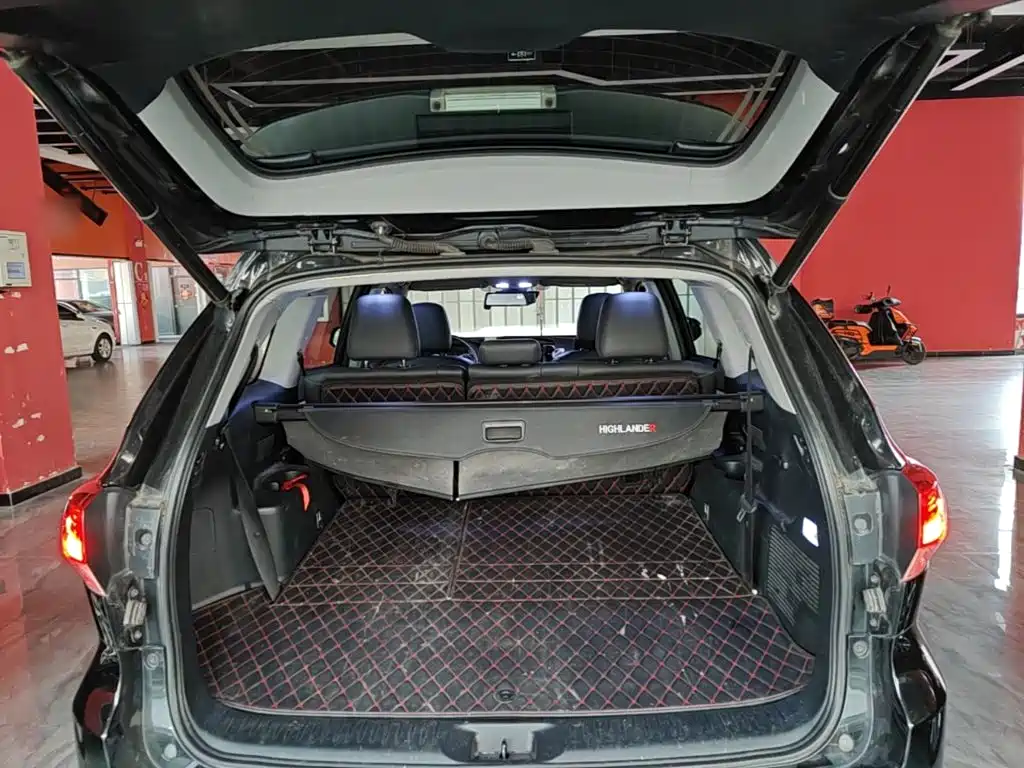 Toyota Highlander — фото 18