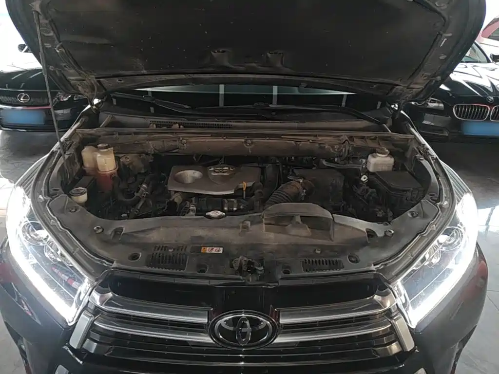 Toyota Highlander — фото 19