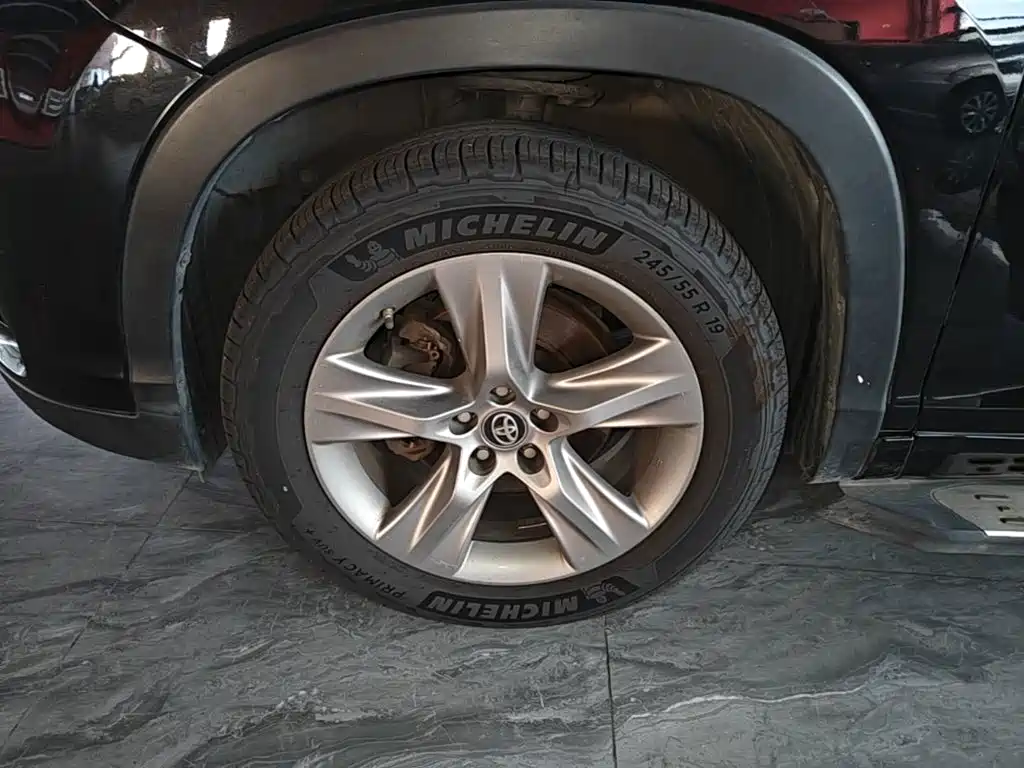 Toyota Highlander — фото 22