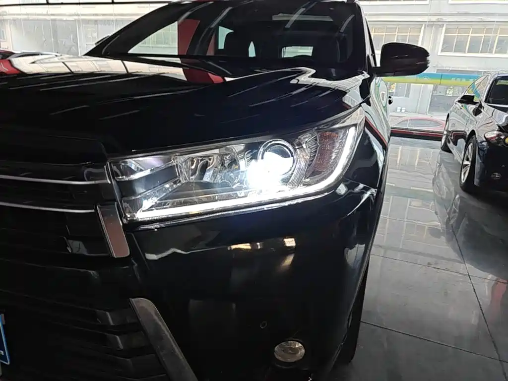 Toyota Highlander — фото 23