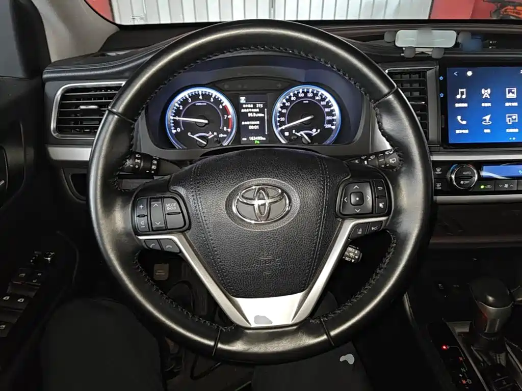 Toyota Highlander — фото 10