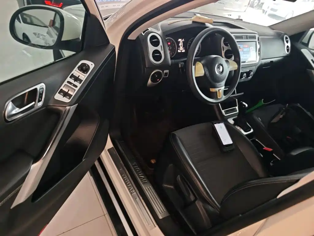 Volkswagen Tiguan — фото 15