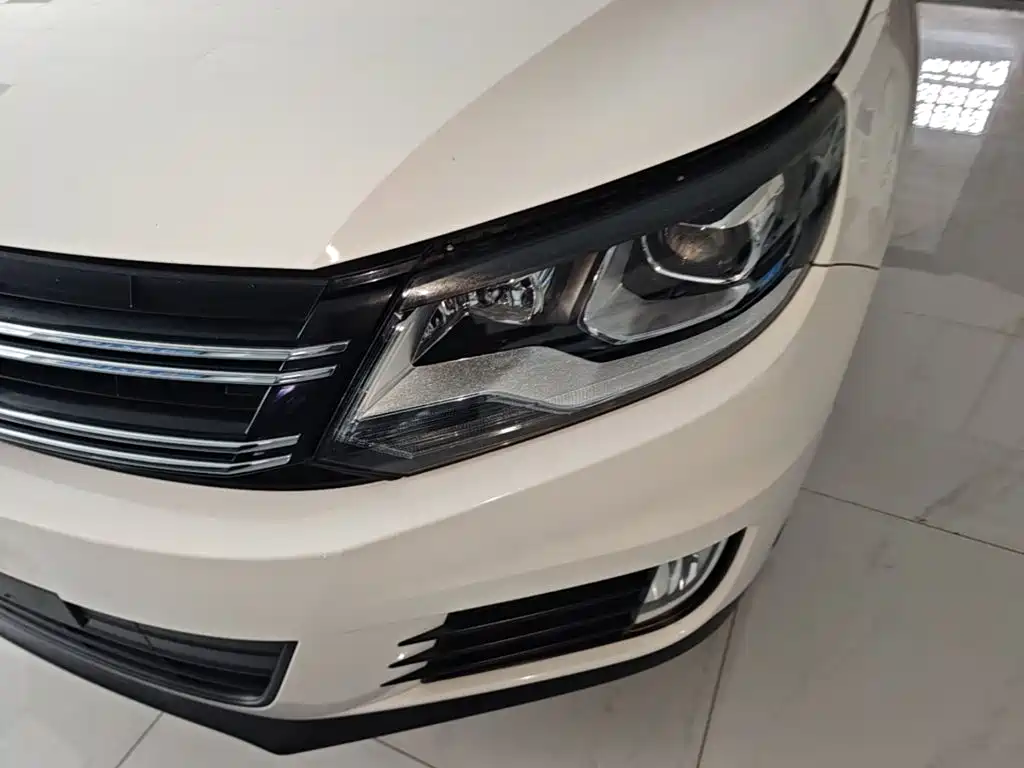 Volkswagen Tiguan — фото 23