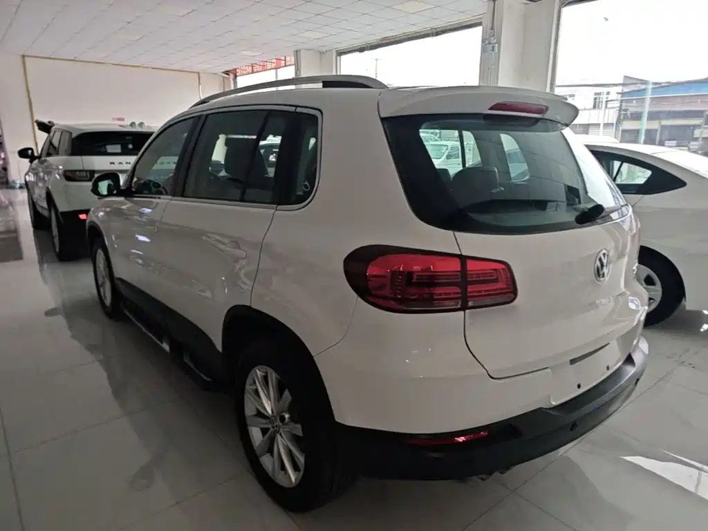 Volkswagen Tiguan — фото 4